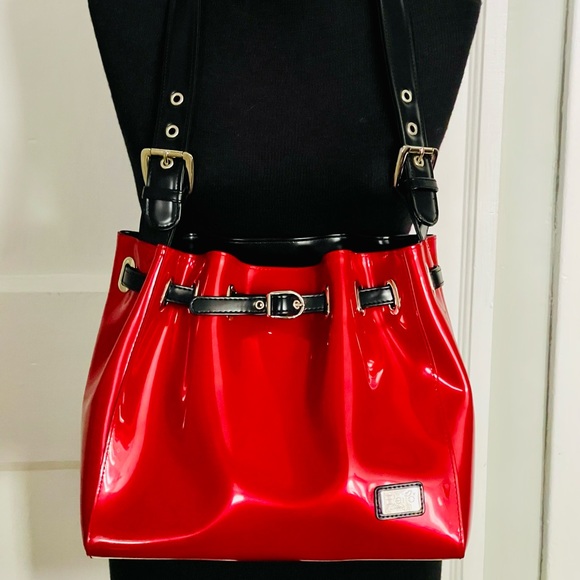 Beijo Handbags - BEIJO Red Metallic Cinch Handbag w/ Protective Bag